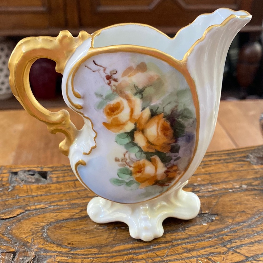 Old HH 1902 mini vase with gold trim